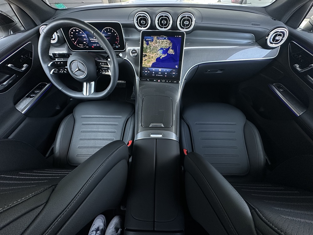 Image 4 - 2025 Mercedes-Benz GLC300