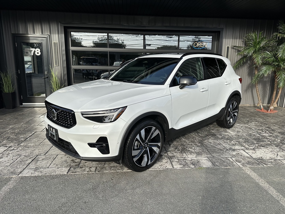 2023 Volvo XC40 Plus Dark
