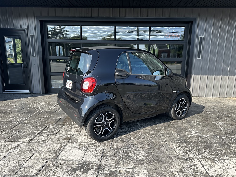 Image 3 - 2018 SMART EQ Fortwo